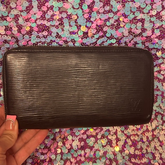 Mcm and Lv Rehab Wallets - Picture 3 of 16